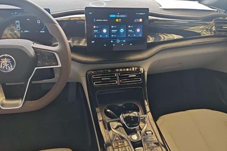 Used BYD Qin PLUS 2023 Champion Edition DM-i 55KM Leading Model Audio And AC Panel