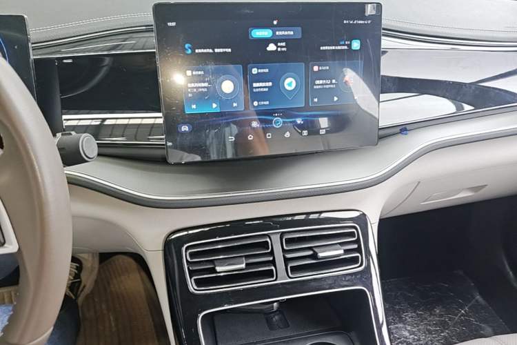 Used BYD Qin PLUS 2023 Champion Edition DM-i 55KM Superior Model Audio And AC Panel