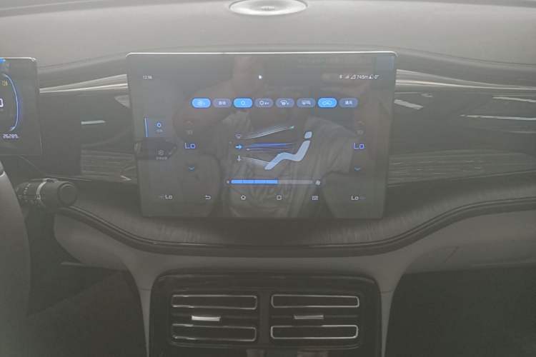 Used BYD Qin PLUS 2023 Champion Edition DM-i 55KM Leading Model Audio And AC Panel