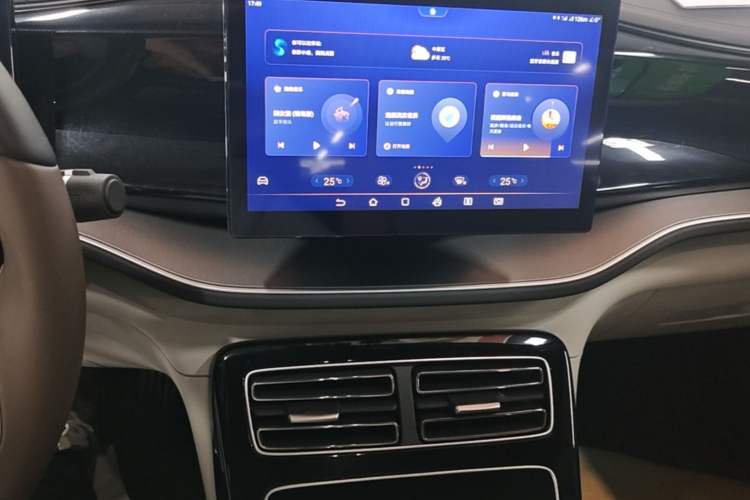 Used BYD Qin PLUS 2023 Champion Edition EV 420KM Superior Model Audio And AC Panel