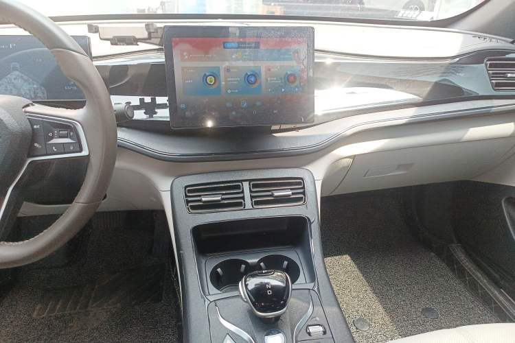 Used BYD Qin PLUS 2023 Champion Edition DM-i 55KM Leading Model Audio And AC Panel