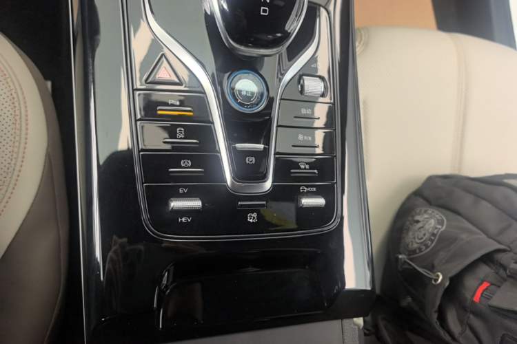 Used BYD Qin PLUS 2023 Champion Edition DM-i 55KM Leading Model Audio And AC Panel