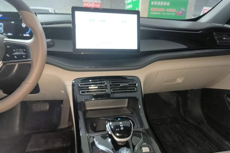 Used BYD Qin PLUS 2023 Champion Edition DM-i 55KM Leading Model Audio And AC Panel