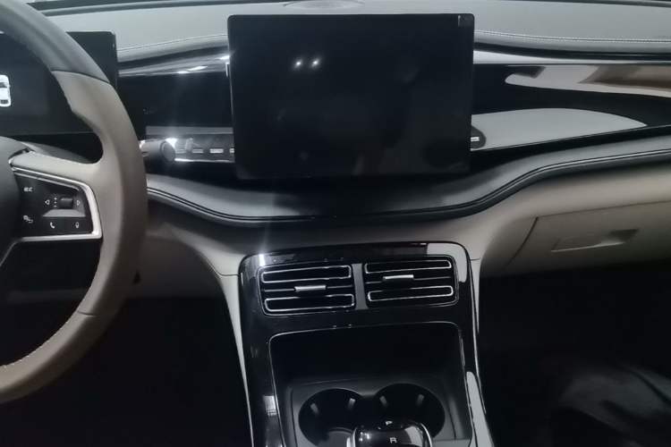 Used BYD Qin PLUS 2023 Champion Edition DM-i 55KM Leading Model Audio And AC Panel