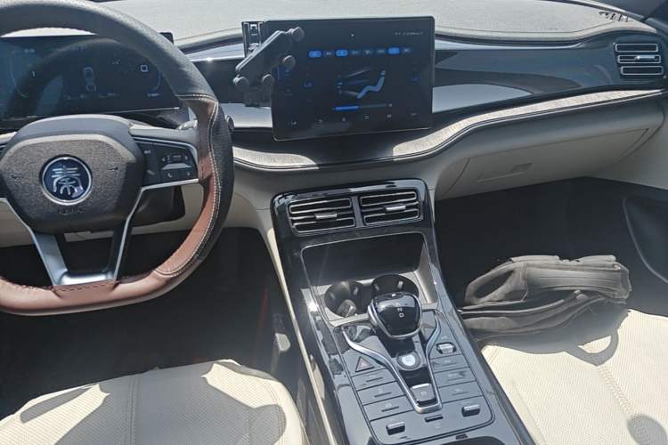Used BYD Qin PLUS 2023 Champion Edition DM-i 55KM Leading Model Audio And AC Panel