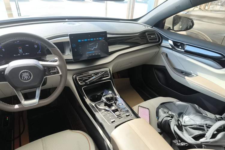 Used BYD Qin PLUS 2023 Champion Edition DM-i 120KM Leading Model Audio And AC Panel