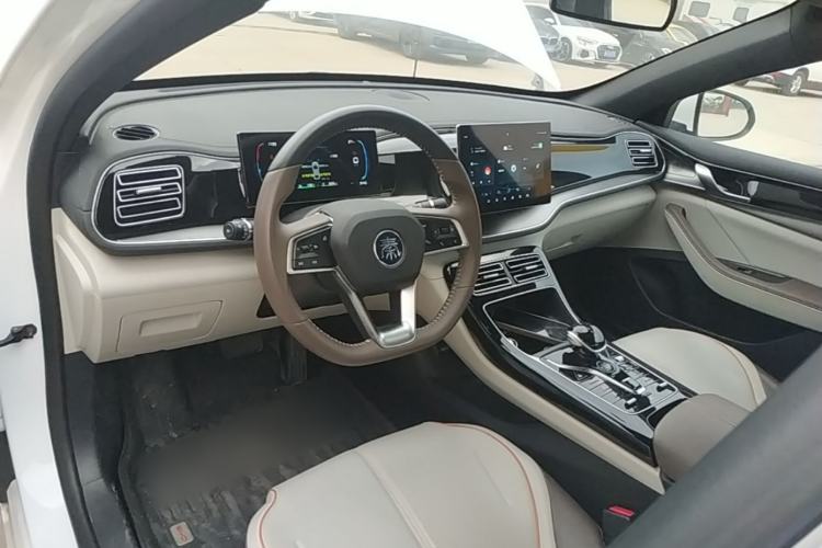 Used BYD Qin PLUS 2023 Champion Edition DM-i 120KM Leading Model Center Console