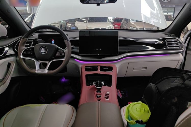 Used BYD Qin PLUS 2023 Champion Edition DM-i 120KM Excellence Model Center Console