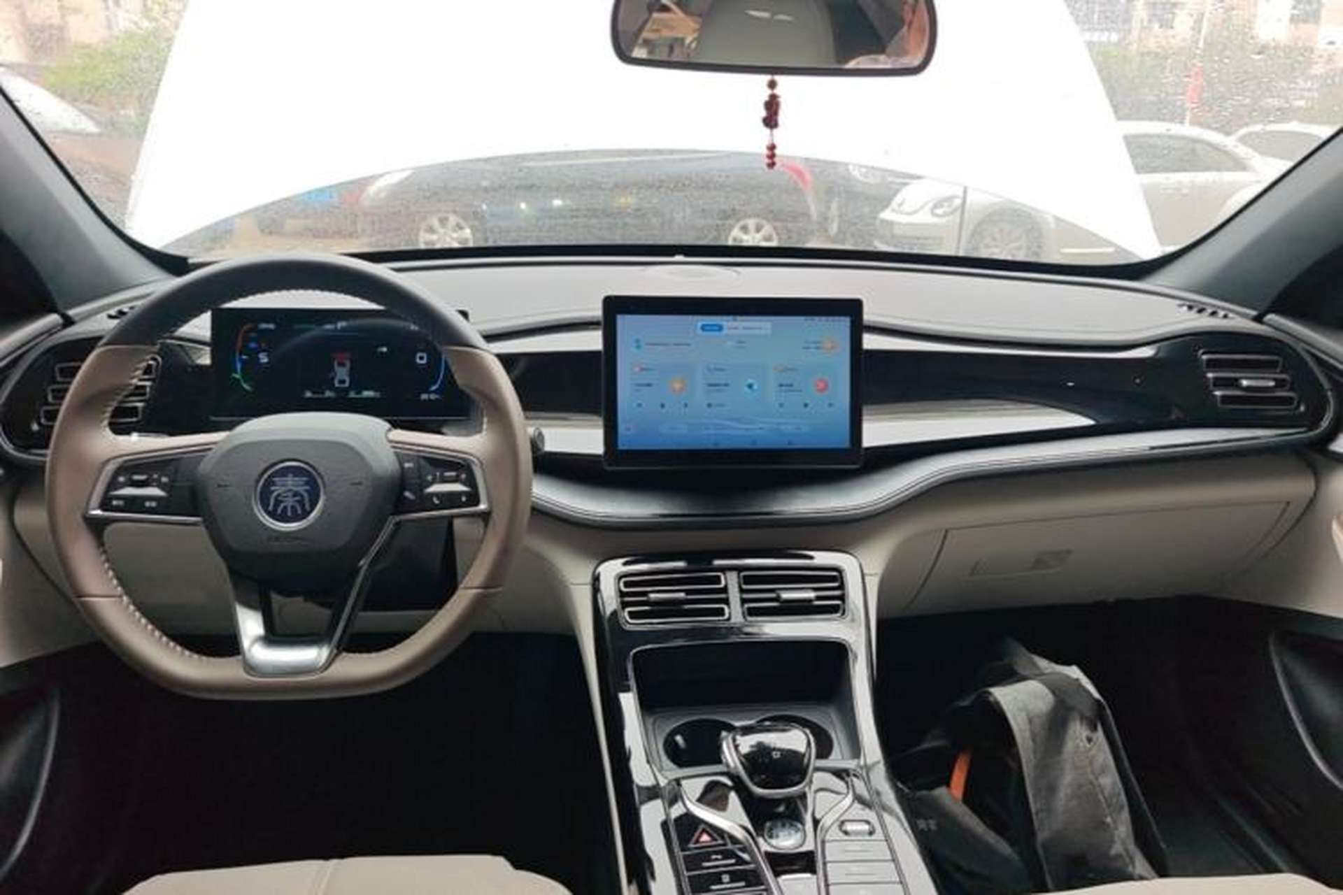 Used BYD Qin PLUS 2023 Champion Edition DM-i 55KM Leading Model Center Console