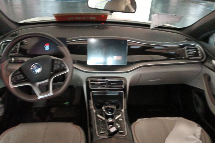 Used BYD Qin PLUS 2023 Champion Edition EV 510KM Leading Model Center Console