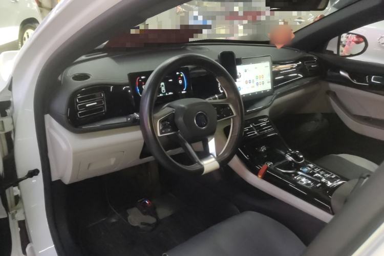 Used BYD Qin PLUS 2023 Champion Edition DM-i 55KM Leading Model Center Console