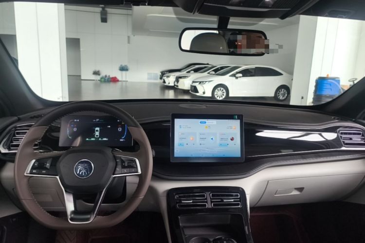 Used BYD Qin PLUS 2023 Champion Edition DM-i 55KM Leading Model Center Console