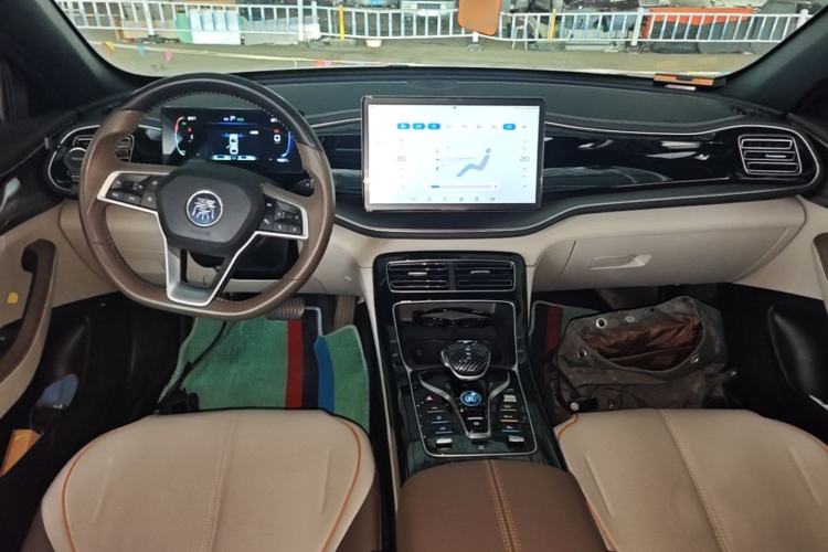 Used BYD Qin PLUS 2023 Champion Edition DM-i 120KM Beyond Model Center Console