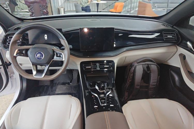 Used BYD Qin PLUS 2023 Champion Edition DM-i 55KM Leading Model Center Console
