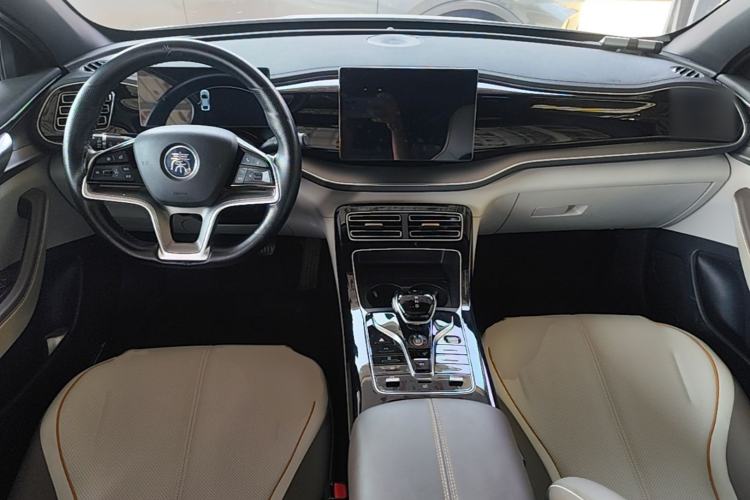 Used BYD Qin PLUS 2023 Champion Edition EV 420KM Superior Model Center Console