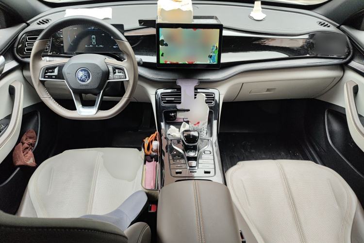 Used BYD Qin PLUS 2023 Champion Edition DM-i 55KM Leading Model Center Console