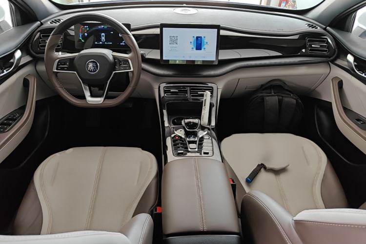 Used BYD Qin PLUS 2023 Champion Edition DM-i 55KM Leading Model Center Console