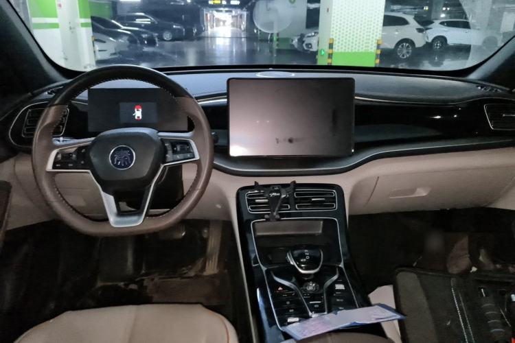 Used BYD Qin PLUS 2023 Champion Edition DM-i 120KM Beyond Model Center Console