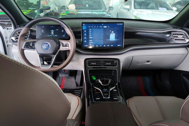 Used BYD Qin PLUS 2023 Champion Edition DM-i 120KM Beyond Model Center Console