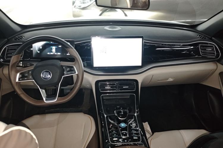 Used BYD Qin PLUS 2023 Champion Edition DM-i 120KM Beyond Model Center Console