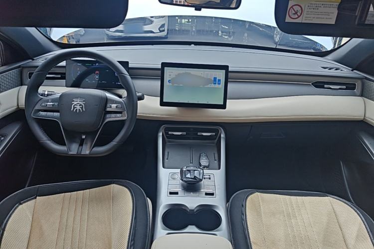 Used BYD Qin PLUS 2023 Champion Edition DM-i 55KM Leading Model Center Console