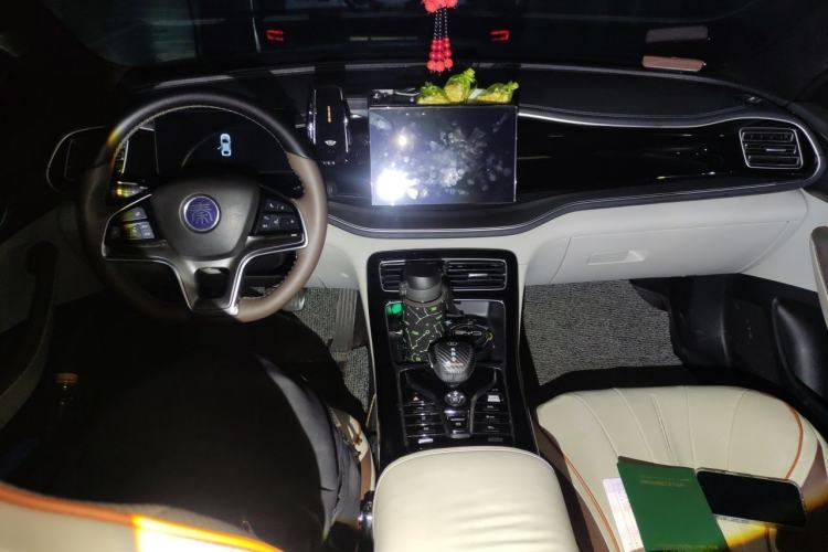 Used BYD Qin PLUS 2023 Champion Edition EV 510KM Leading Model Center Console