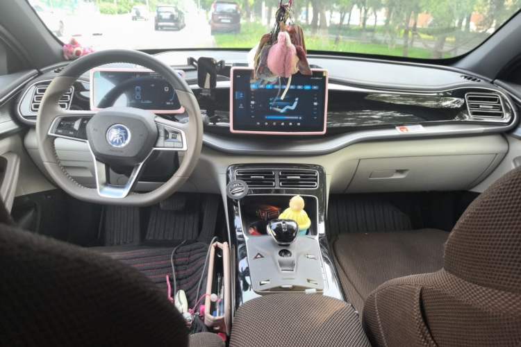 Used BYD Qin PLUS 2023 Champion Edition DM-i 120KM Leading Model Center Console