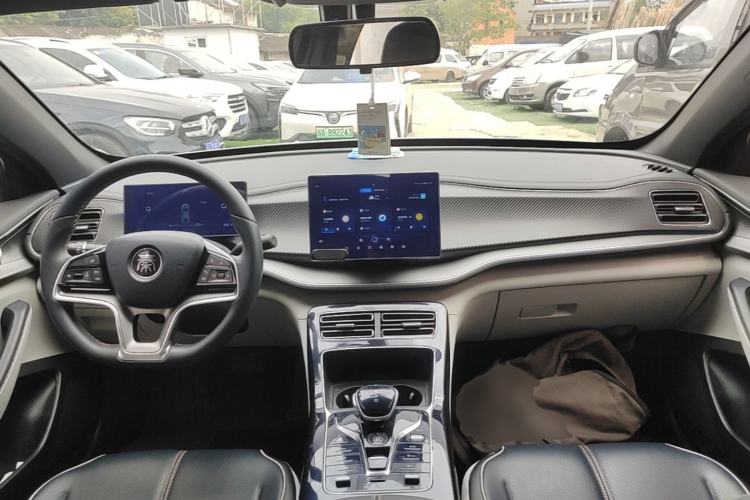 Used BYD Qin PLUS 2023 Champion Edition EV 420KM Leading Model Center Console