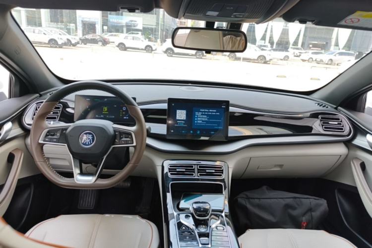 Used BYD Qin PLUS 2023 Champion Edition DM-i 120KM Leading Model Center Console