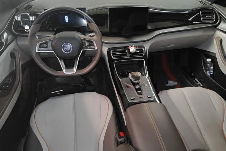 Used BYD Qin PLUS 2023 Champion Edition DM-i 55KM Superior Model Center Console