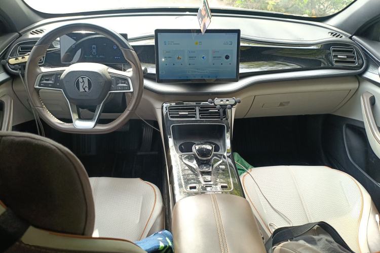 Used BYD Qin PLUS 2023 Champion Edition DM-i 120KM Beyond Model Center Console