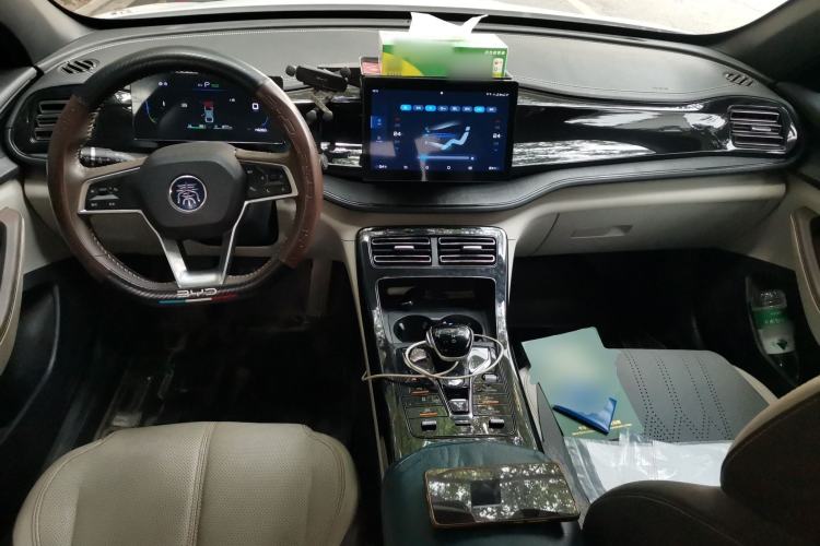 Used BYD Qin PLUS 2023 Champion Edition DM-i 55KM Leading Model Center Console