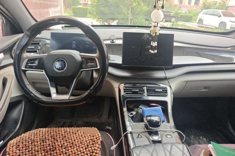 Used BYD Qin PLUS 2023 Champion Edition DM-i 55KM Leading Model Center Console