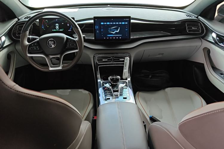 Used BYD Qin PLUS 2023 Champion Edition EV 420KM Superior Model Center Console