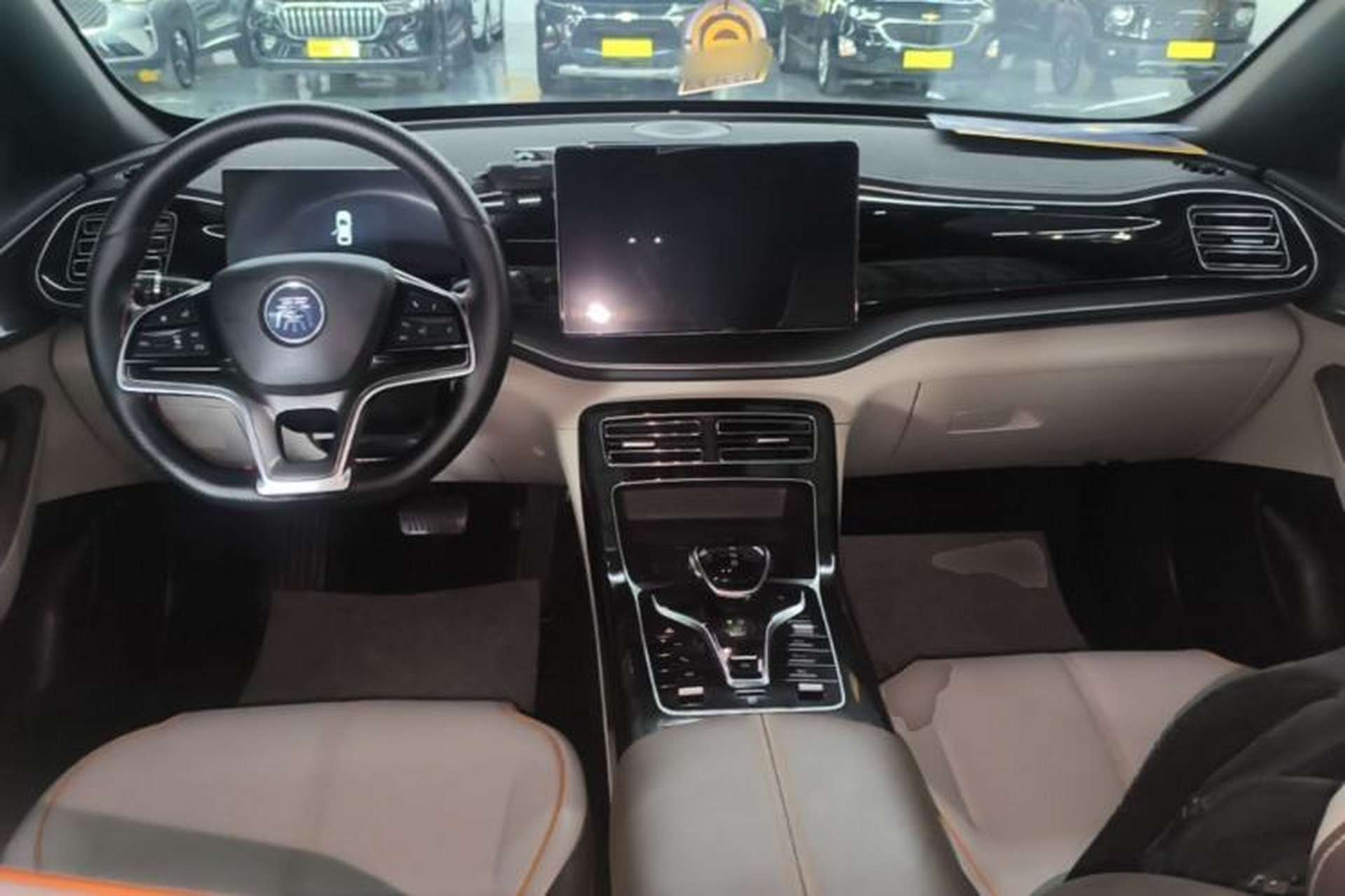 Used BYD Qin PLUS 2023 Champion Edition DM-i 120KM Excellence Model Center Console