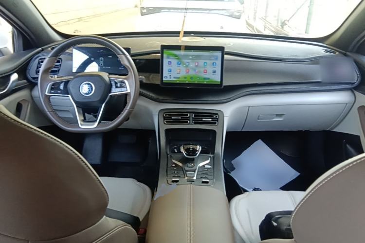 Used BYD Qin PLUS 2023 Champion Edition DM-i 55KM Leading Model Center Console
