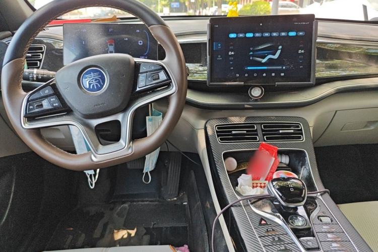 Used BYD Qin PLUS 2023 Champion Edition EV 510KM Leading Model Center Console