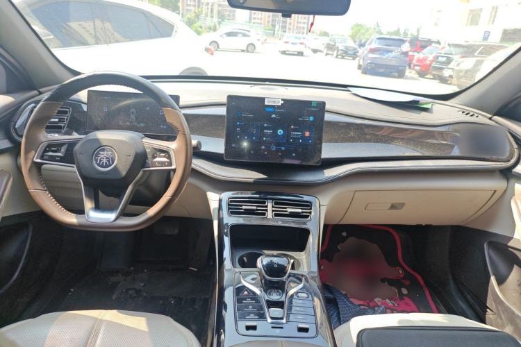Used BYD Qin PLUS 2023 Champion Edition DM-i 55KM Leading Model Center Console