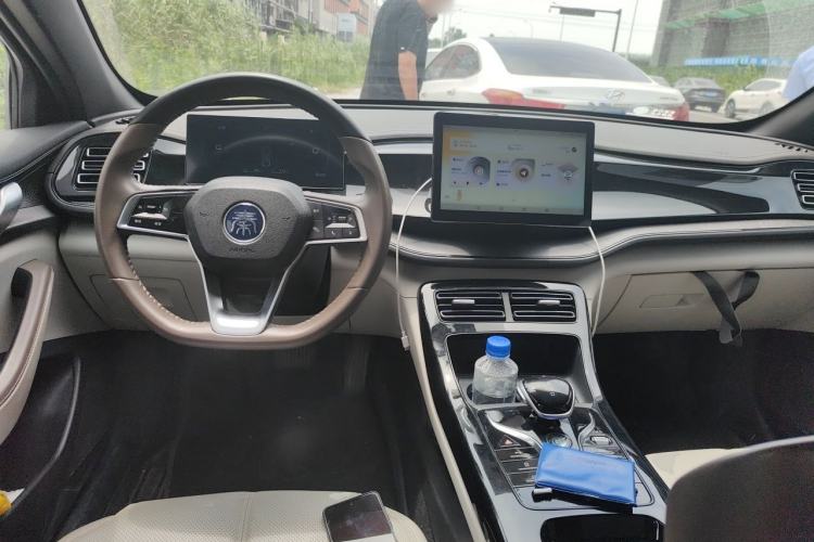 Used BYD Qin PLUS 2023 Champion Edition DM-i 55KM Leading Model Center Console