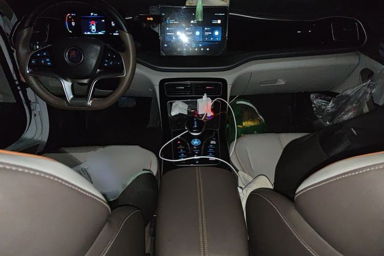 Used BYD Qin PLUS 2023 Champion Edition EV 420KM Superior Model Center Console
