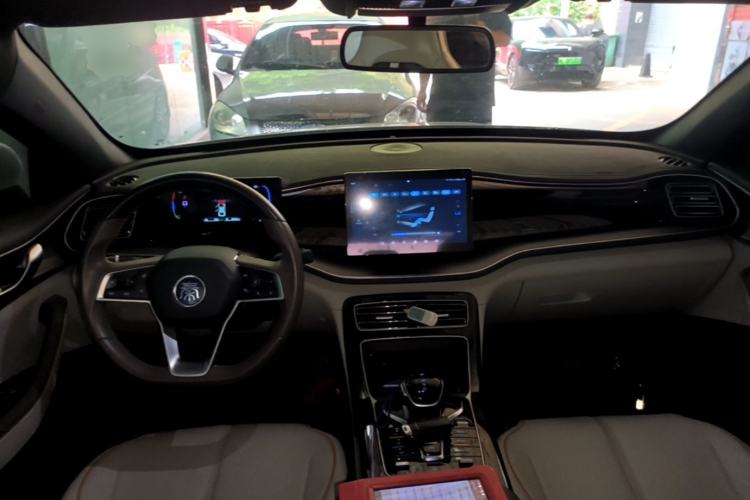 Used BYD Qin PLUS 2023 Champion Edition DM-i 55KM Superior Model Center Console