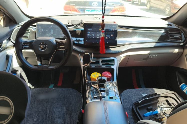Used BYD Qin PLUS 2023 Champion Edition DM-i 55KM Leading Model Center Console