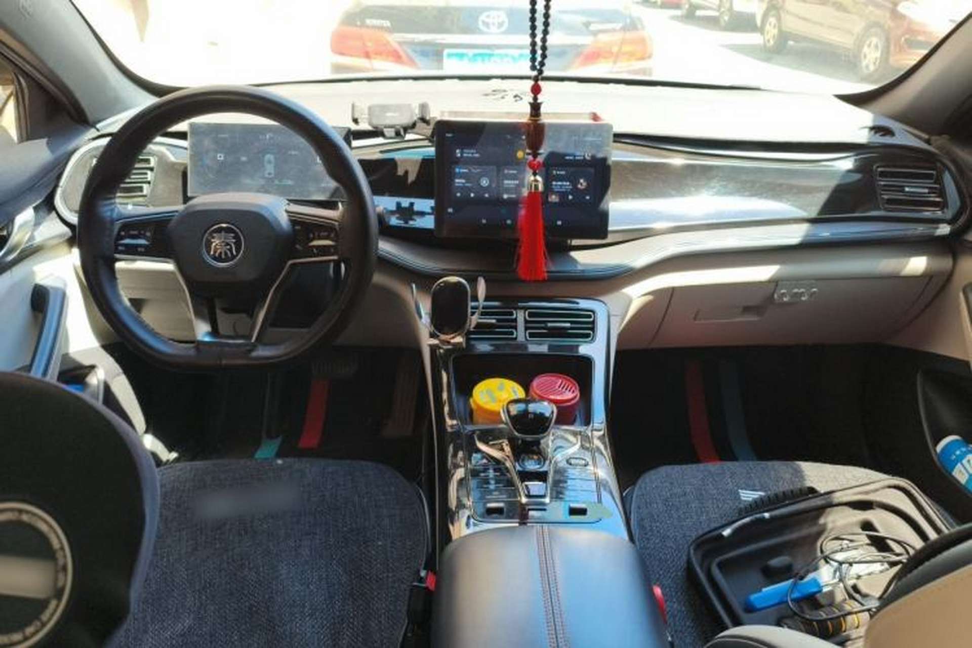 Used BYD Qin PLUS 2023 Champion Edition DM-i 55KM Leading Model Center Console
