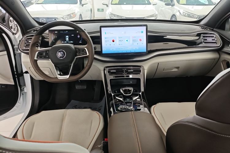 Used BYD Qin PLUS 2023 Champion Edition DM-i 120KM Beyond Model Center Console