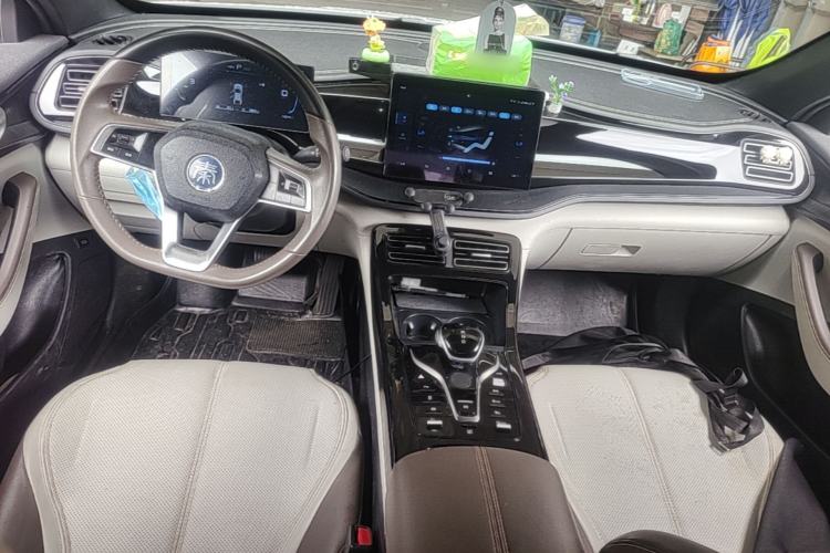 Used BYD Qin PLUS 2023 Champion Edition DM-i 55KM Leading Model Center Console