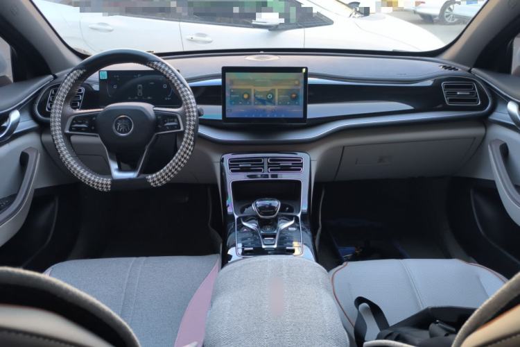 Used BYD Qin PLUS 2023 Champion Edition DM-i 55KM Superior Model Center Console