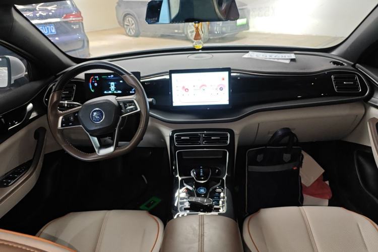 Used BYD Qin PLUS 2023 Champion Edition DM-i 120KM Leading Model Center Console