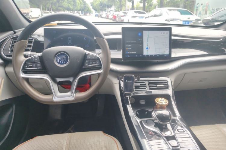 Used BYD Qin PLUS 2023 Champion Edition EV 510KM Excellence Model Center Console