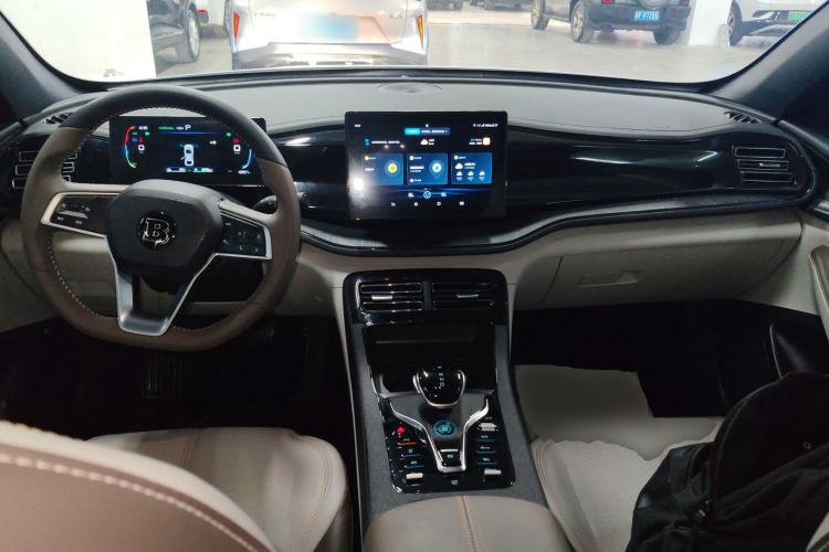 Used BYD Qin PLUS 2023 Champion Edition DM-i 55KM Leading Model Center Console