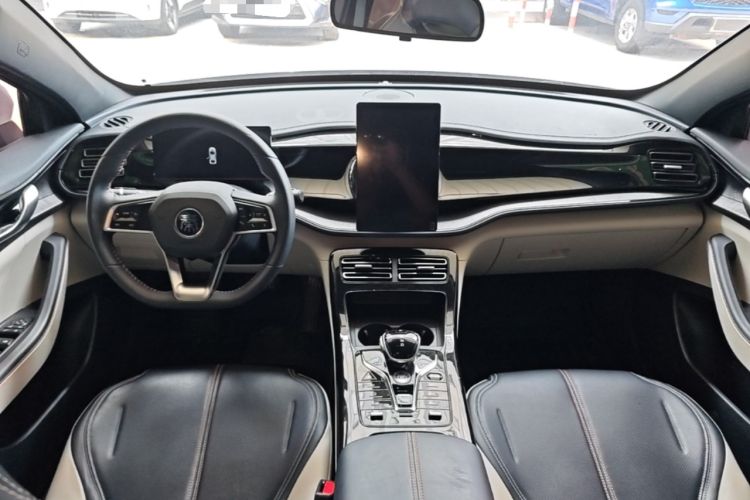 Used BYD Qin PLUS 2023 Champion Edition DM-i 55KM Leading Model Center Console
